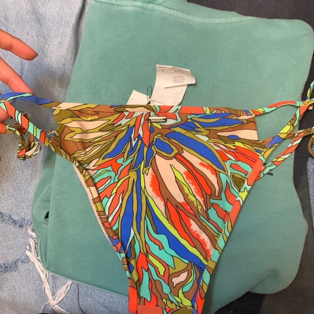 Volcom bikini bottoms - Picture 4 of 4